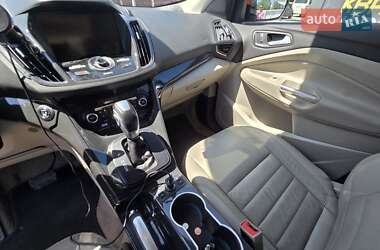 Внедорожник / Кроссовер Ford Escape 2015 в 