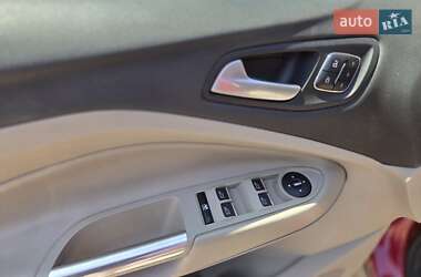Внедорожник / Кроссовер Ford Escape 2015 в 