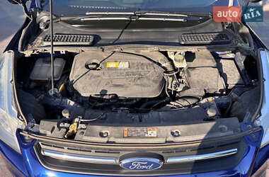 Внедорожник / Кроссовер Ford Escape 2015 в 