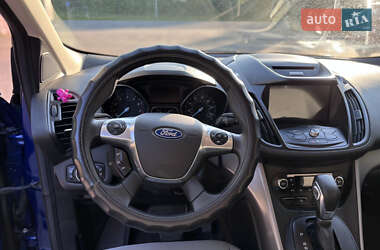 Внедорожник / Кроссовер Ford Escape 2015 в 