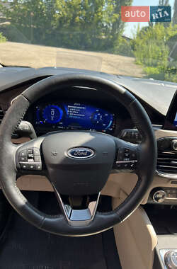 Позашляховик / Кросовер Ford Escape 2020 в 