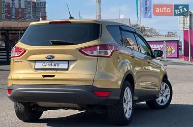Внедорожник / Кроссовер Ford Escape 2014 в 