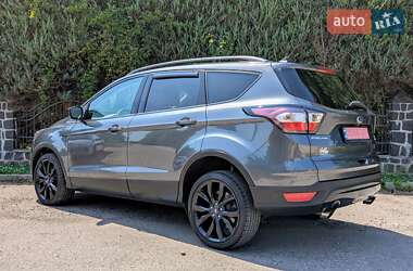 Внедорожник / Кроссовер Ford Escape 2018 в 