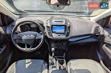 Внедорожник / Кроссовер Ford Escape 2018 в 