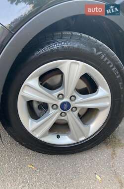 Внедорожник / Кроссовер Ford Escape 2012 в 