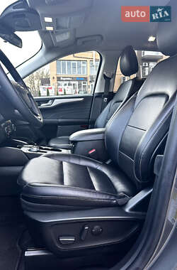 Внедорожник / Кроссовер Ford Escape 2022 в 