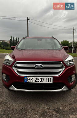 Внедорожник / Кроссовер Ford Escape 2017 в 