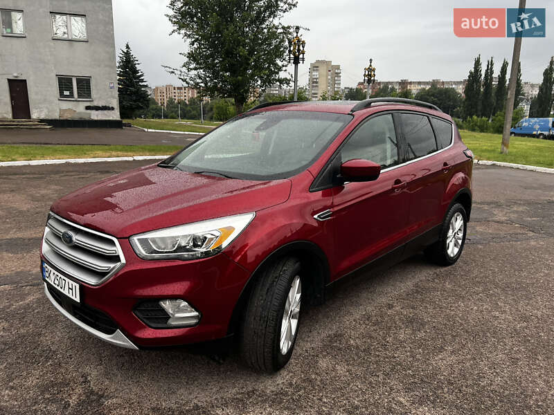 Позашляховик / Кросовер Ford Escape 2017 в Рівному