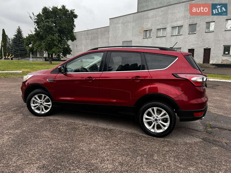 Позашляховик / Кросовер Ford Escape 2017 в Рівному