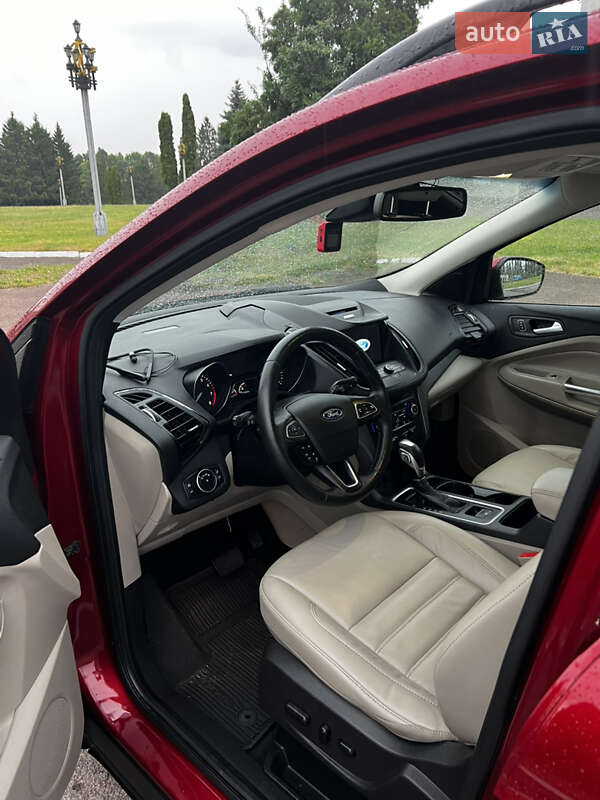 Позашляховик / Кросовер Ford Escape 2017 в Рівному