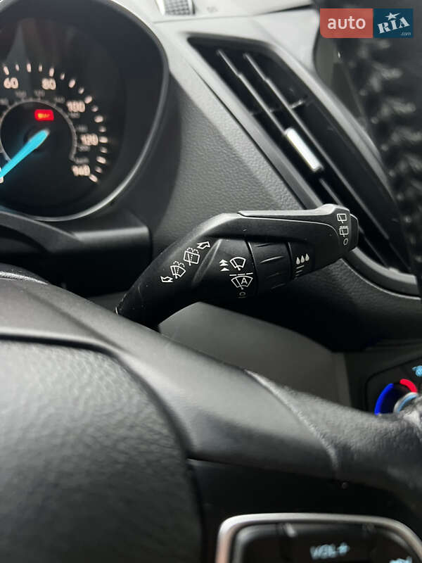 Позашляховик / Кросовер Ford Escape 2017 в Рівному