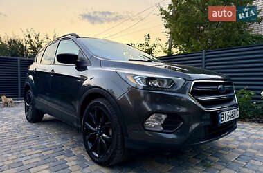 Внедорожник / Кроссовер Ford Escape 2019 в 