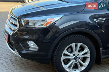 Внедорожник / Кроссовер Ford Escape 2017 в 