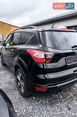 Внедорожник / Кроссовер Ford Escape 2018 в 