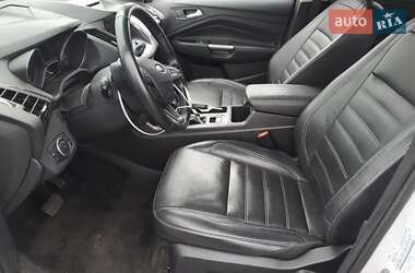 Внедорожник / Кроссовер Ford Escape 2018 в 