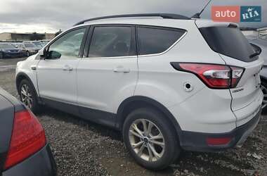 Внедорожник / Кроссовер Ford Escape 2018 в 