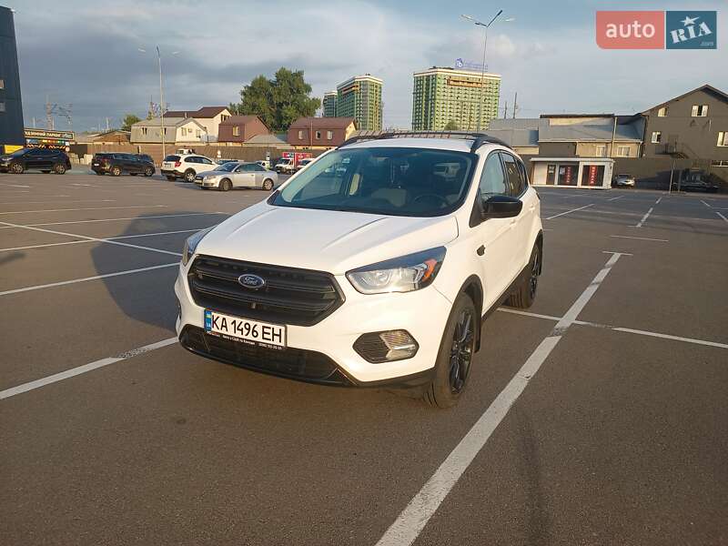 Внедорожник / Кроссовер Ford Escape 2018 в Киеве