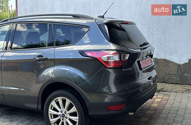 Внедорожник / Кроссовер Ford Escape 2017 в 