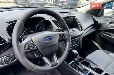 Позашляховик / Кросовер Ford Escape 2017 в 