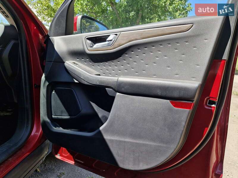 Внедорожник / Кроссовер Ford Escape 2020 в Умани