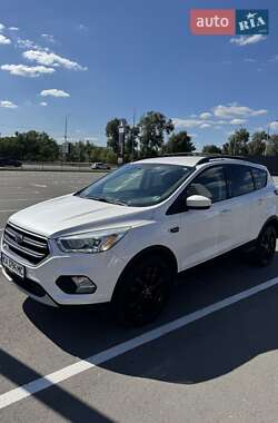Внедорожник / Кроссовер Ford Escape 2016 в Киеве