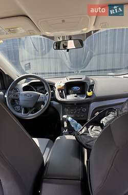 Внедорожник / Кроссовер Ford Escape 2016 в 