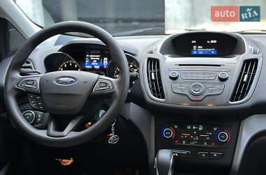 Внедорожник / Кроссовер Ford Escape 2018 в 