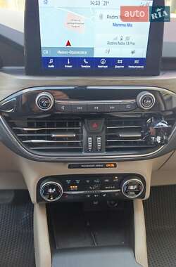 Внедорожник / Кроссовер Ford Escape 2020 в 