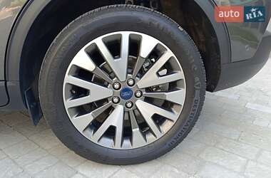 Внедорожник / Кроссовер Ford Escape 2020 в 