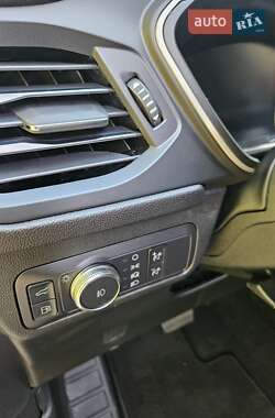Внедорожник / Кроссовер Ford Escape 2021 в 