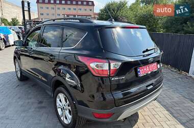 Внедорожник / Кроссовер Ford Escape 2018 в 