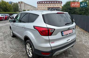 Внедорожник / Кроссовер Ford Escape 2019 в 