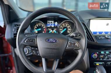 Внедорожник / Кроссовер Ford Escape 2018 в 