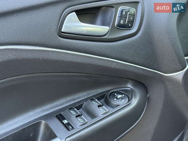 Внедорожник / Кроссовер Ford Escape 2015 в Одессе