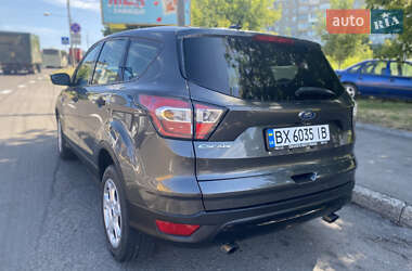Позашляховик / Кросовер Ford Escape 2016 в 