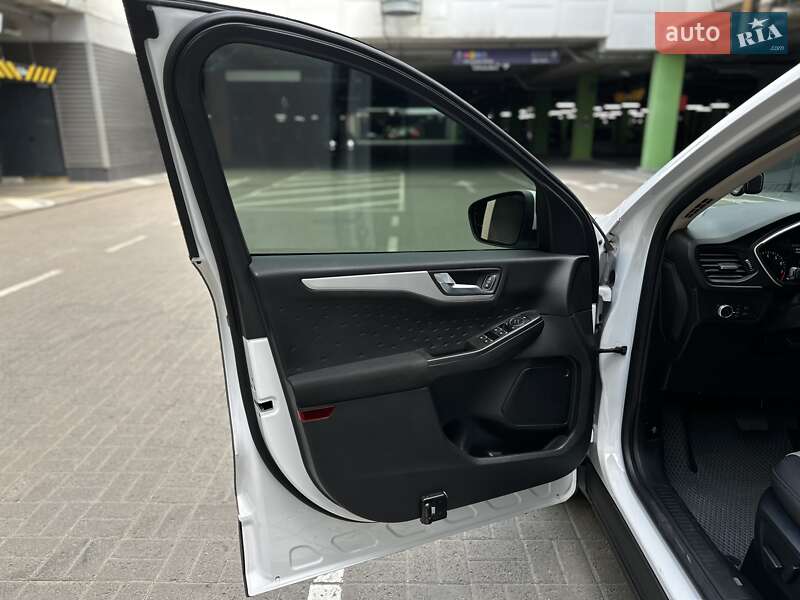 Позашляховик / Кросовер Ford Escape 2020 в Києві