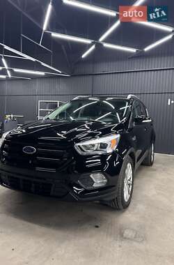 Внедорожник / Кроссовер Ford Escape 2016 в 