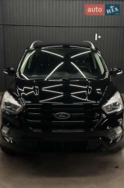 Позашляховик / Кросовер Ford Escape 2016 в Одесі