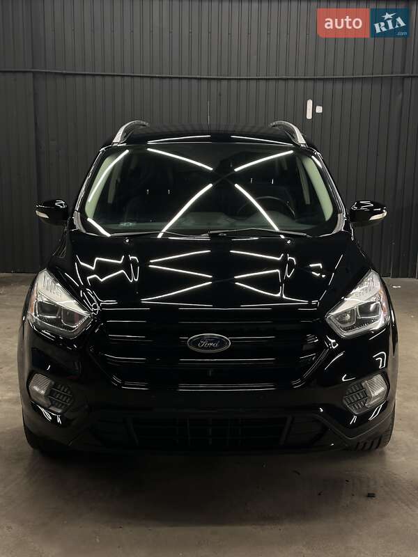 Внедорожник / Кроссовер Ford Escape 2016 в 