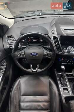 Внедорожник / Кроссовер Ford Escape 2016 в 
