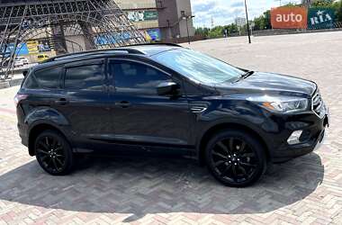 Внедорожник / Кроссовер Ford Escape 2018 в 