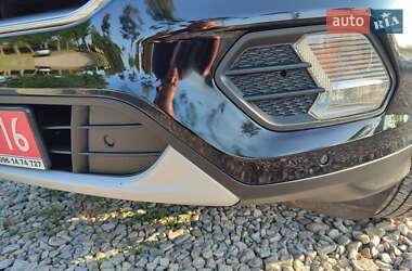 Внедорожник / Кроссовер Ford Escape 2016 в 