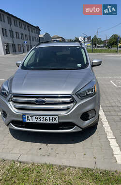Внедорожник / Кроссовер Ford Escape 2018 в 