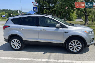 Внедорожник / Кроссовер Ford Escape 2018 в 