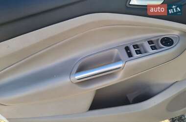 Внедорожник / Кроссовер Ford Escape 2014 в 