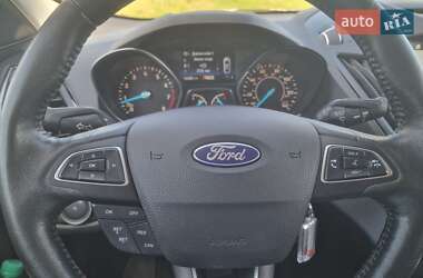 Позашляховик / Кросовер Ford Escape 2018 в 