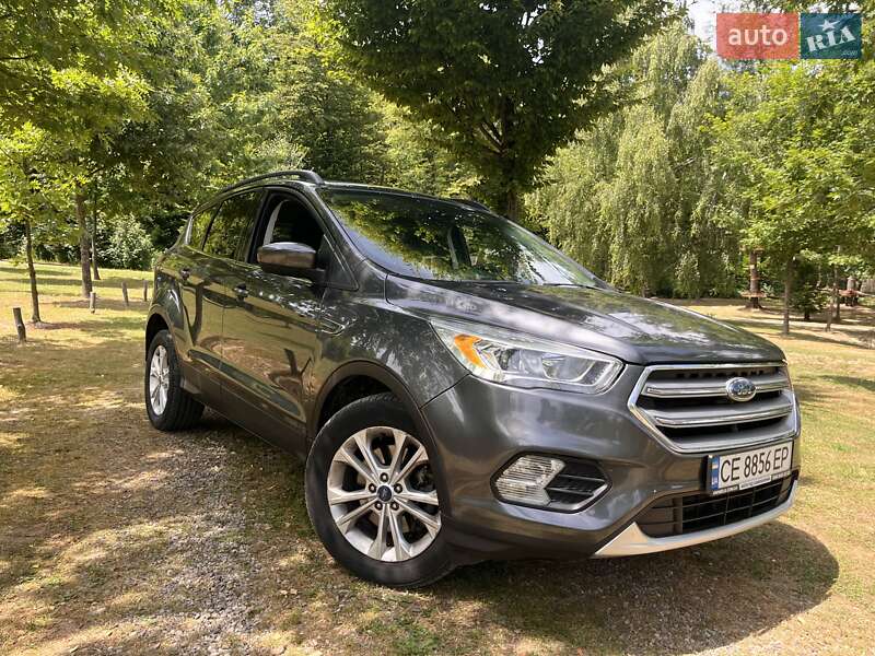 Позашляховик / Кросовер Ford Escape 2017 в 