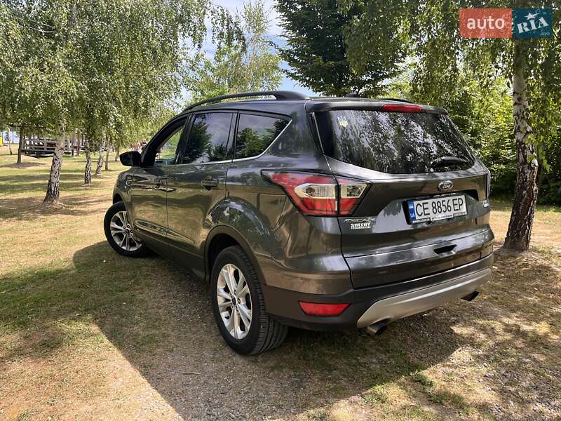 Внедорожник / Кроссовер Ford Escape 2017 в Черновцах