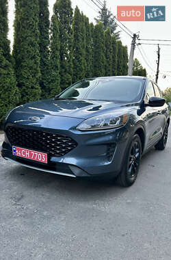 Внедорожник / Кроссовер Ford Escape 2020 в 