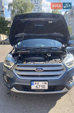 Позашляховик / Кросовер Ford Escape 2017 в 
